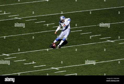 Detroit Lions Kicker Jason Hanson 4 Kicks Off Jason Hanson During An