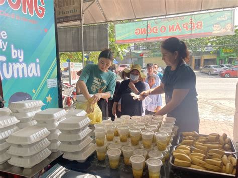 Vợ chồng hot TikToker xứ Nghệ chi triệu mỗi tháng mở Bếp ăn đồng giúp đỡ bệnh nhân có