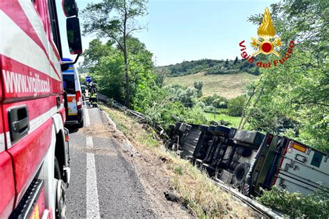 Incidente A Camion Nella Tangenziale Di Siena Ferito 34enne