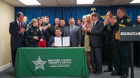 Desantis Approves 5 000 Bonuses To Lure Out Of State Law Enforcement