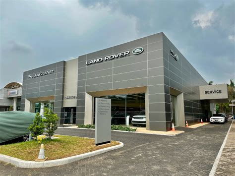 SHOWROOM GALLERY - Jaguar Land Rover