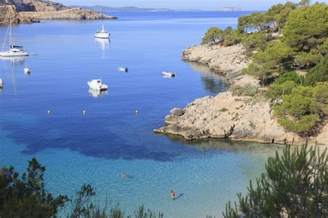 Strände Ibizas Cala Salada und Cala Saladeta Autovermietung in Ibiza