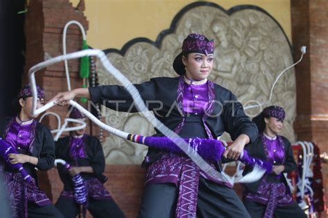 Kejuaraan Seni Pecut Samandiman Antara Foto