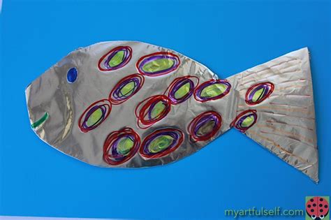 Explore The Ocean Make Simple Foil Fish With Your Kids Fish Crafts