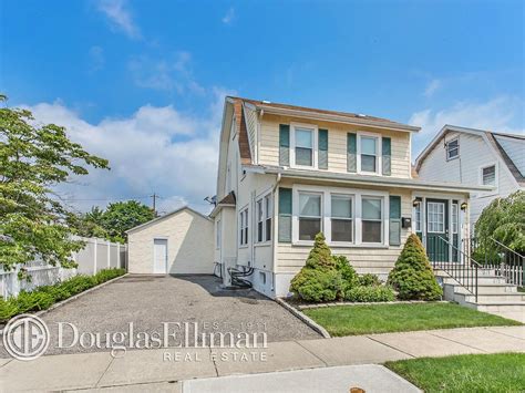 1 Winchester Dr Lindenhurst Ny 11757 Zillow