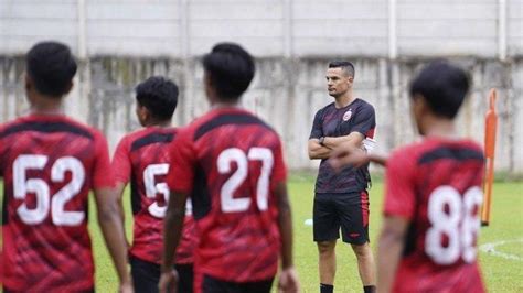 Persija Jakarta Tatap Juara Latihan Perdana Carlos Pena Beri Sinyal