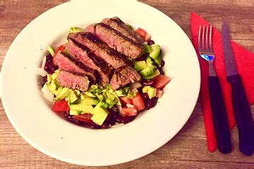 Bunter Avocado Salat Mit Rinderfilet Streifen Von StarCookie Chefkoch