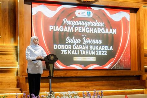 Lencana Penghargaan Untuk 526 Pendonor Sukarela 75 Kali Gubernur