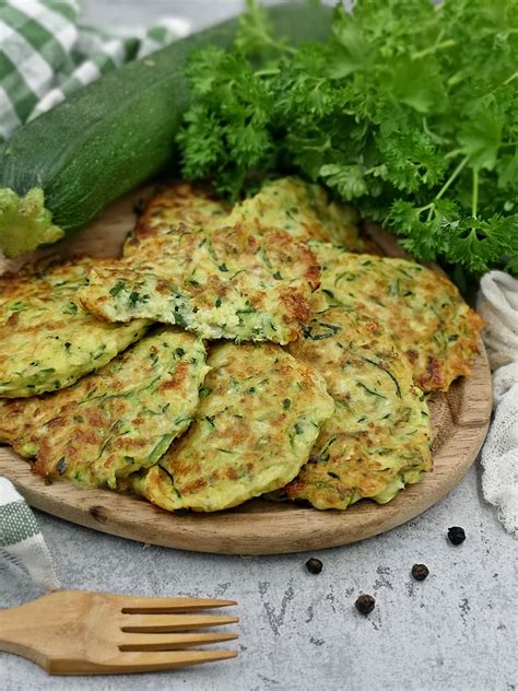 Placki Z Cukinii Z Serem I Czosnkiem Przepis Przyslijprzepis Pl