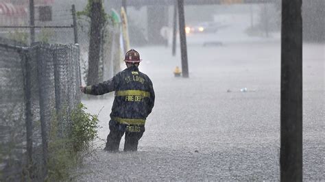 St. Louis Floods Again After Second Round of Storms - The New York Times