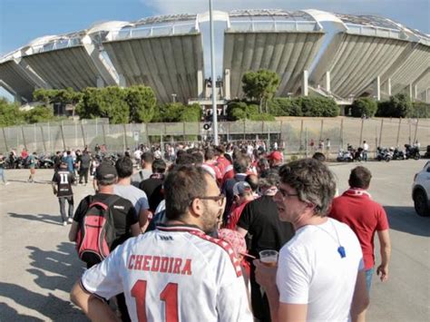 Tre Maxischermi Allo Stadio San Nicola Per La Finale Di Andata Tra