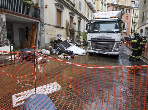 Pioggia A Napoli Fiume Di Fango In Strada Del Vomero Il Sole 24 ORE