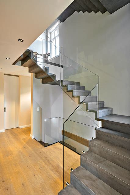 Treppe In Faltwerkoptik Mit Mineralischer Beschichtung Contemporary