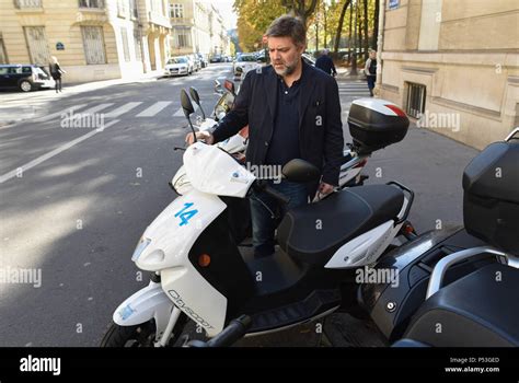 Octobre Paris France Bertrand Fleurose Chef De Cityscoot