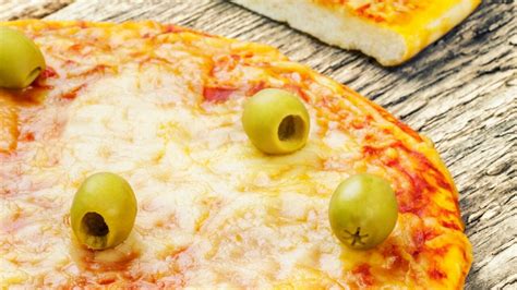 Receta De Masa De Pizza Casera Con Aceitunas Verdes Alcoliva