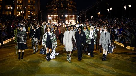 Le défilé LVMH de Pharrell Williams met daccord écologistes et