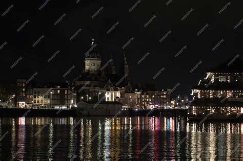 Premium Photo | Amsterdam canal at night view