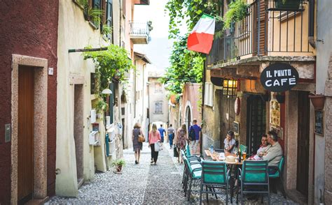 Région Des Lacs Et Lac De Garde Lago Di Garda En Italie