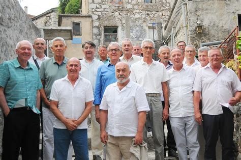 Pola vijeka prijateljstva i uspomena Maturanti trebinjske Gimnazije obilježili godina mature