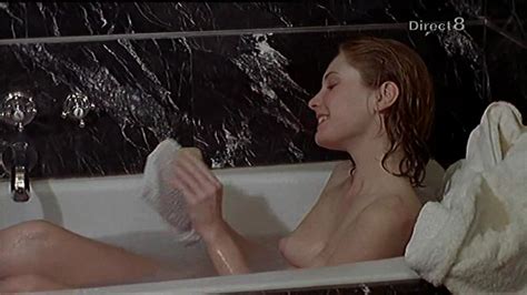 Naked Françoise Gillard in Le destin des Steenfort