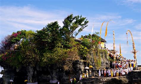 Tanah Lot Bali Lokasi Harga Tiket Masuk Dan Daya Tariknya