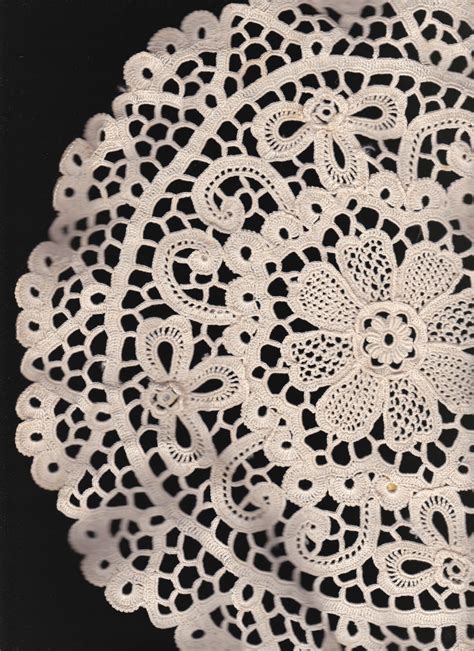 Italian Crochet Lace Venetian-Style Vintage Ecru 60″ Round tablecloth