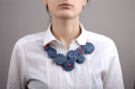 Украшения из ткани - 72 фото