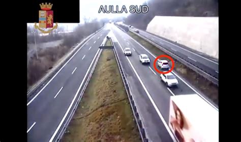 90enne In Contromano In Autostrada Ad Aulla Patente Ritirata Video