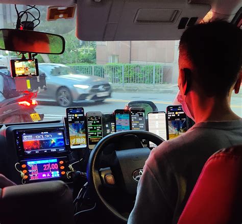 USA - Don't use your cell phone while driving! Meanwhile in Hong Kong