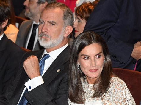 La Reina Letizia acapara todas las miradas en su reaparición y empaña