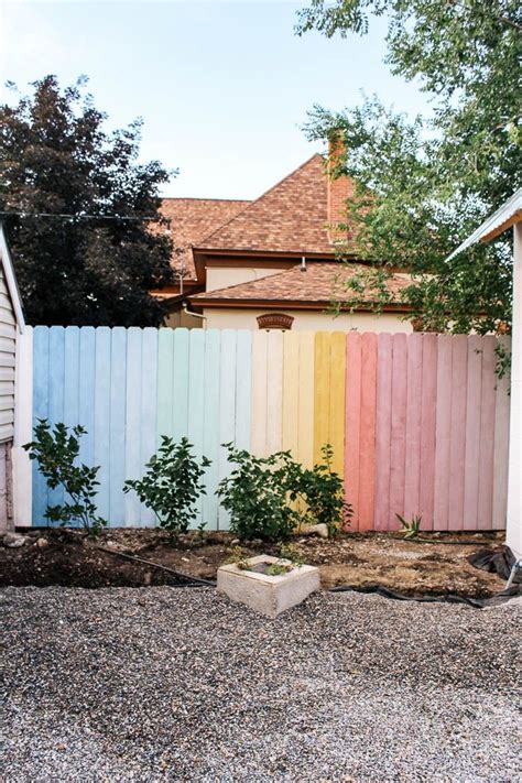 How To Build A Rainbow Privacy Fence Backyard Fences Rainbow Garden