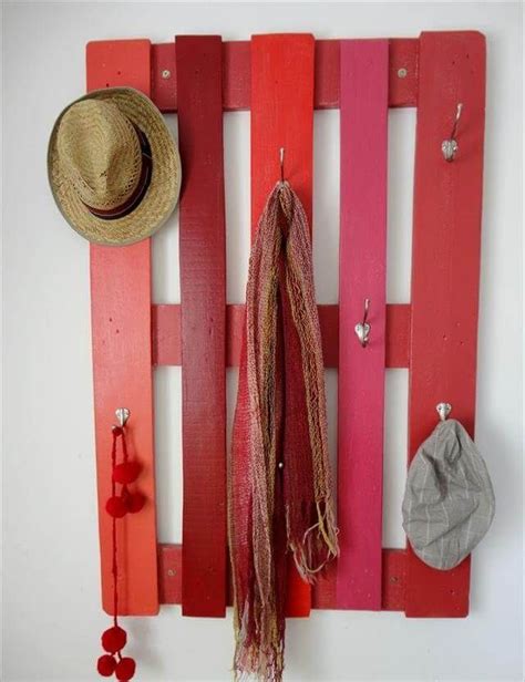 10 Reclaimed Wood Pallet Coat Rack With Images Pallet Diy Pallet