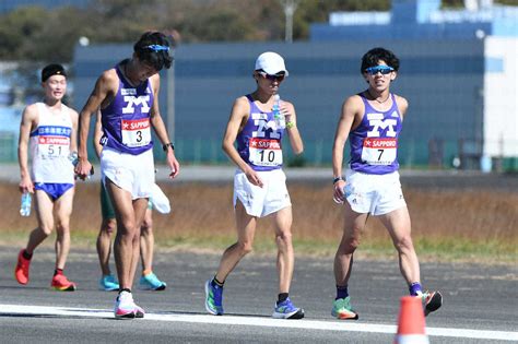 ＜第98回東京箱根間往復大学駅伝競走予選会＞レースを終え引き揚げる明大の（左から）橋本、児玉、加藤（撮影・河野 光希） ― スポニチ