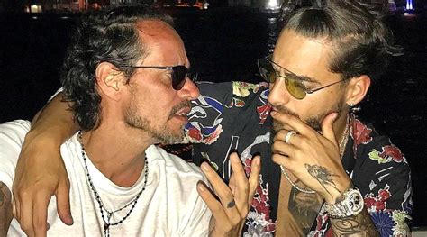 Así fue el beso entre Maluma y Marc Antony que sorprende al mundo