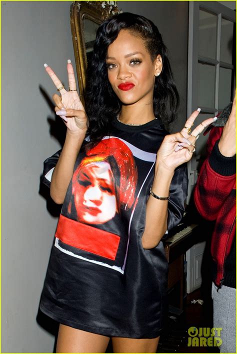 Rihanna Backstage Paris 777 Tour Pics Exclusive Photo 2759704