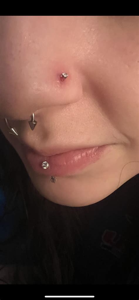 Help ! My nose piercing is infected :( : r/PiercingAdvice