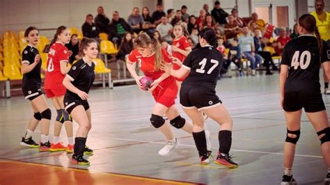 CS Câmpina Handbal Debut cu victorie în noua sală de sport de la