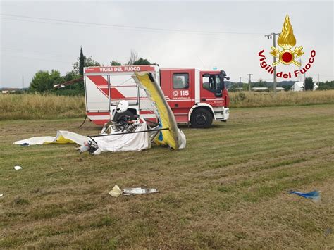 Deltaplano Precipita E Si Schianta Al Suolo Due Morti