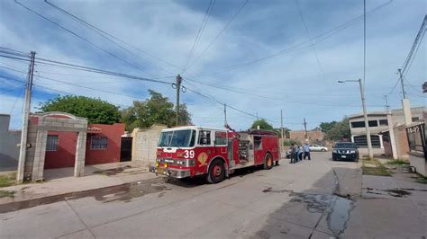 Fuego En La Sala Cortocircuito En Computadora Causa Incendio En Casa