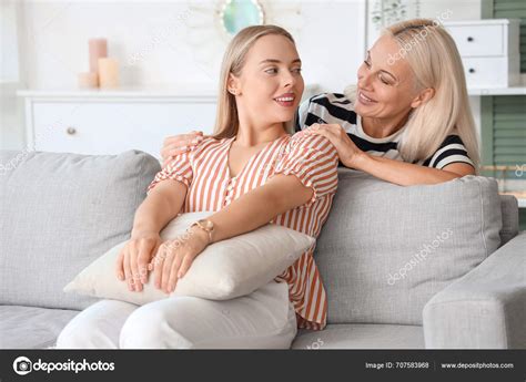 Happy Young Beautiful Woman Her Mother Sitting Sofa Living Room — Stock