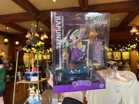 Photo Report Magic Kingdom 12 21 22 New Keys To The World Cards More