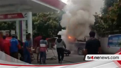 Mobil Dengan Tangki Rakitan Terbakar Saat Mengisi Pertalite Di SPBU