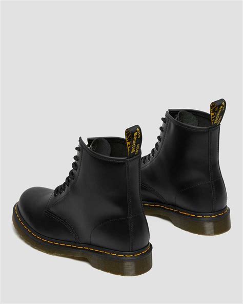 1460 Smooth Leather Lace Up Boots | Dr. Martens