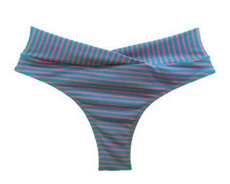 Calcinha Plus Size Barra Em V Listras Finas Rosa E Verde Ilha Bikini