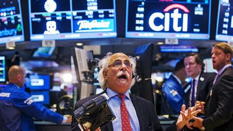 Wall Street Berakhir Lesu Imbas Larangan Impor Minyak Rusia Trenasia