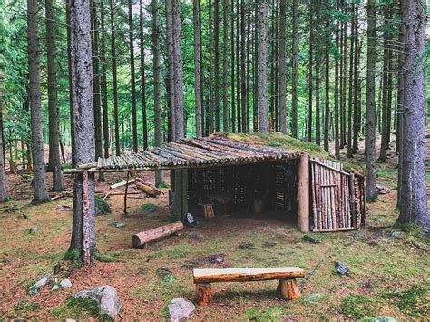 Wilderness Survival Shelter Designs: How to Build One | Bushcraft, Überlebensfertigkeiten ...