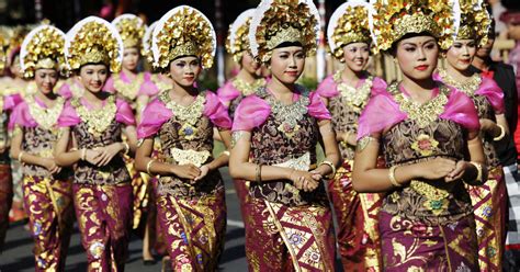 Bali International Art Festival - CBS News