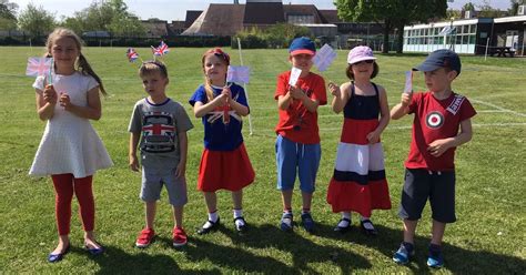 Beechwood Primary School Says Happy Birthday To The Queen Berkshire Live