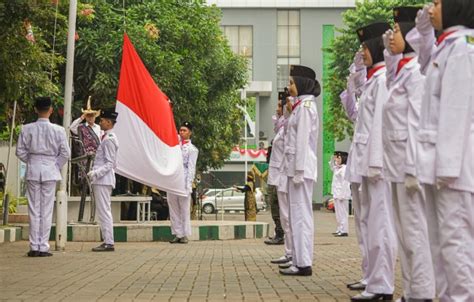 Peringati Hut Ke 79 Ri Dengan Baju Adat Nusantara Unisma Kenalkan Yel Yel Baru Malang Times