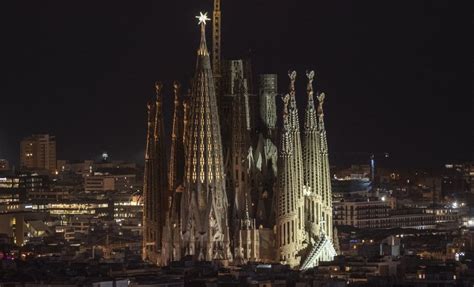 La estrella de la Torre de Nuestra Señora de la Sagrada Familia se